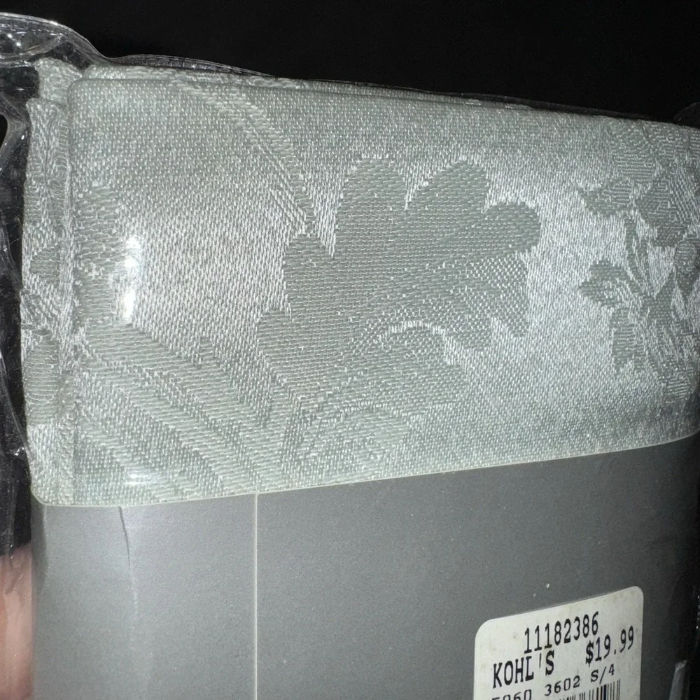Royalton Collection Floral Cloth‎ Napkins 19x19 4 Pack Mint Green